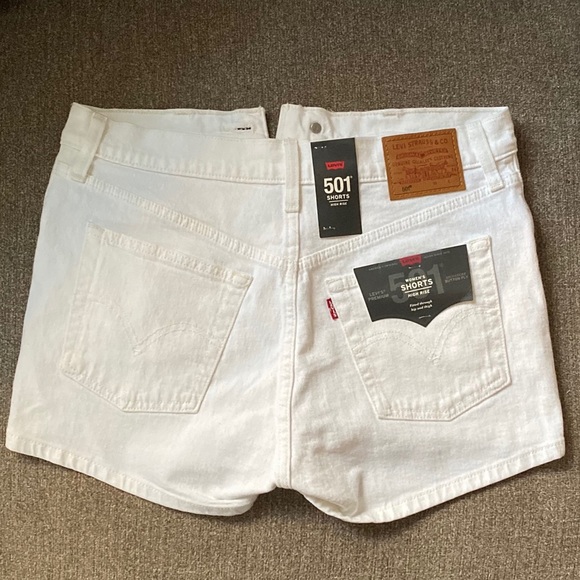 Levi’s White Denim Shorts - Picture 7 of 7